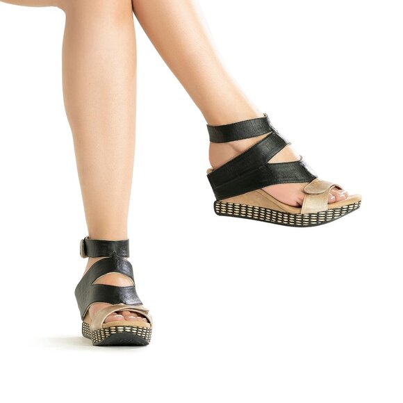 Olivia - Cream flips to Black - 4 ways to wear - Picture 4 of 9